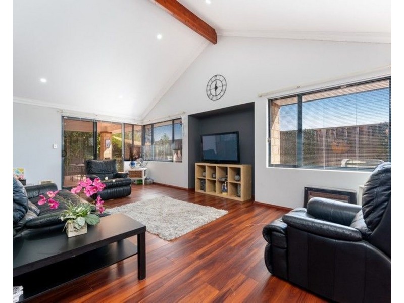 30 Waratah Circle, Halls Head WA 6210