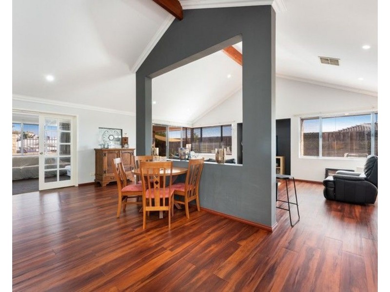 30 Waratah Circle, Halls Head WA 6210