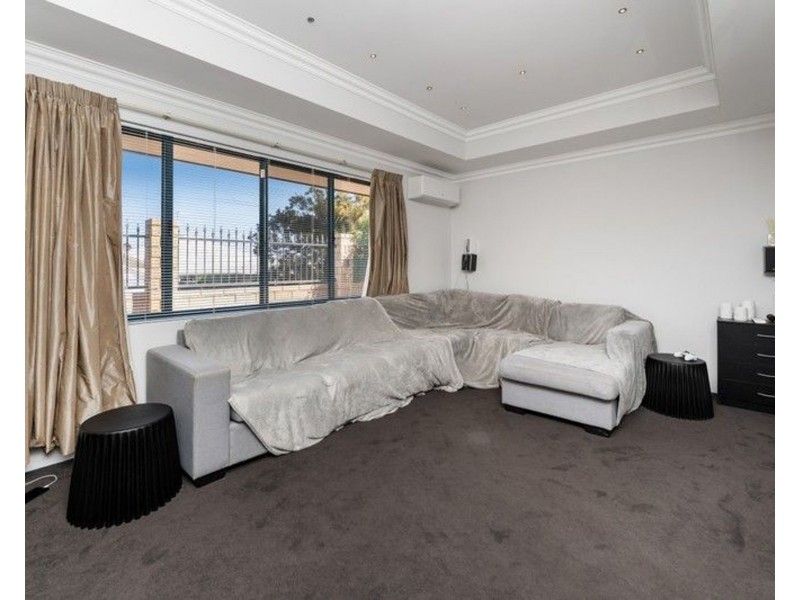 30 Waratah Circle, Halls Head WA 6210