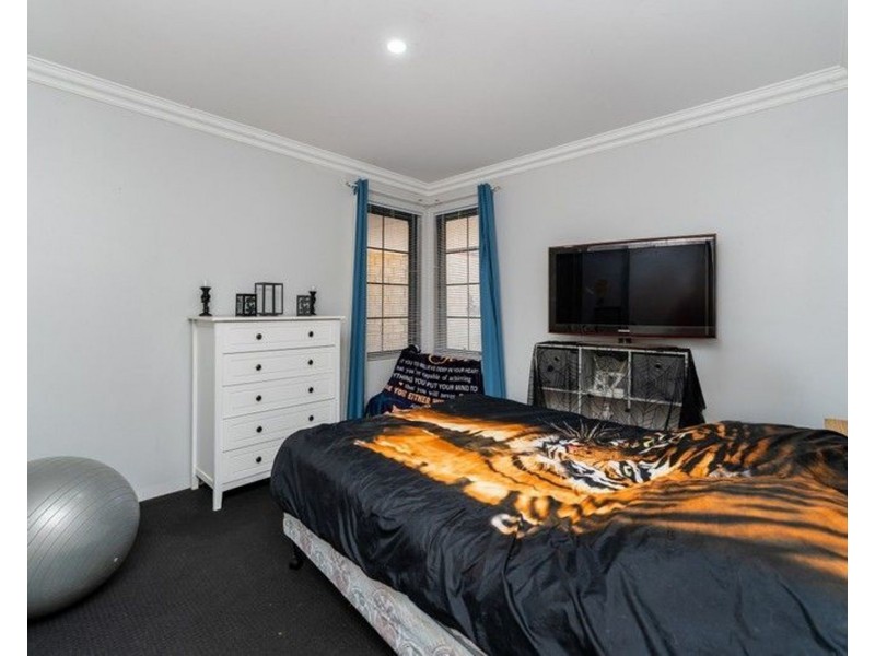 30 Waratah Circle, Halls Head WA 6210