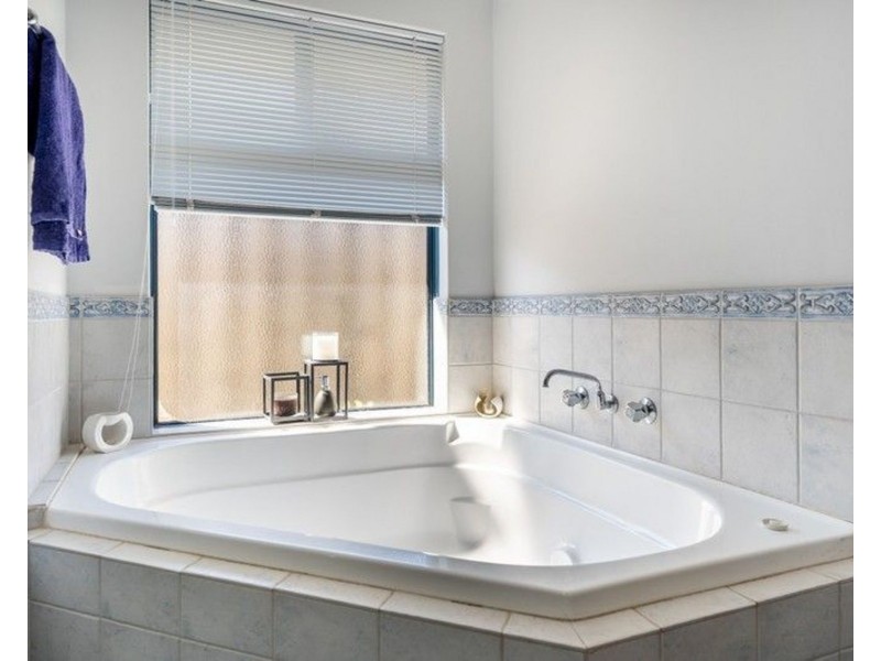 30 Waratah Circle, Halls Head WA 6210