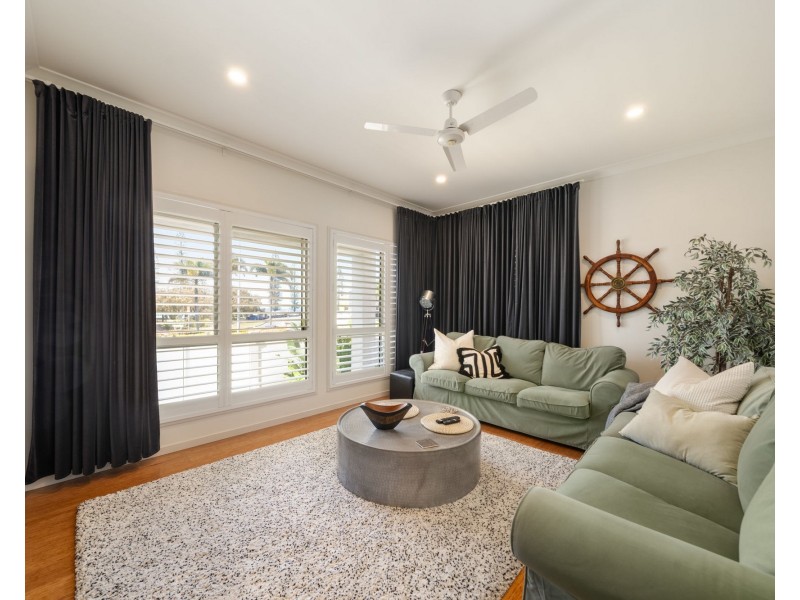 3 Marine Parade, Redcliffe QLD 4020