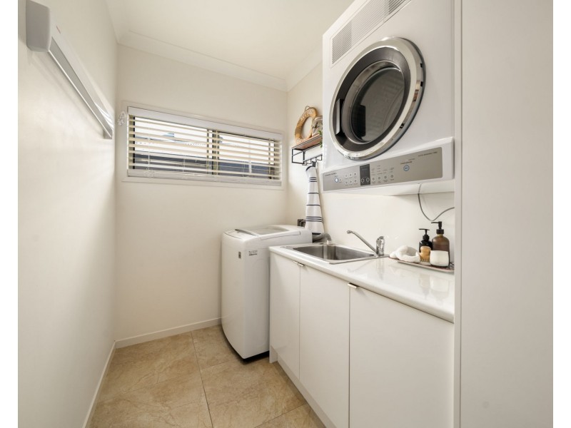 3 Marine Parade, Redcliffe QLD 4020