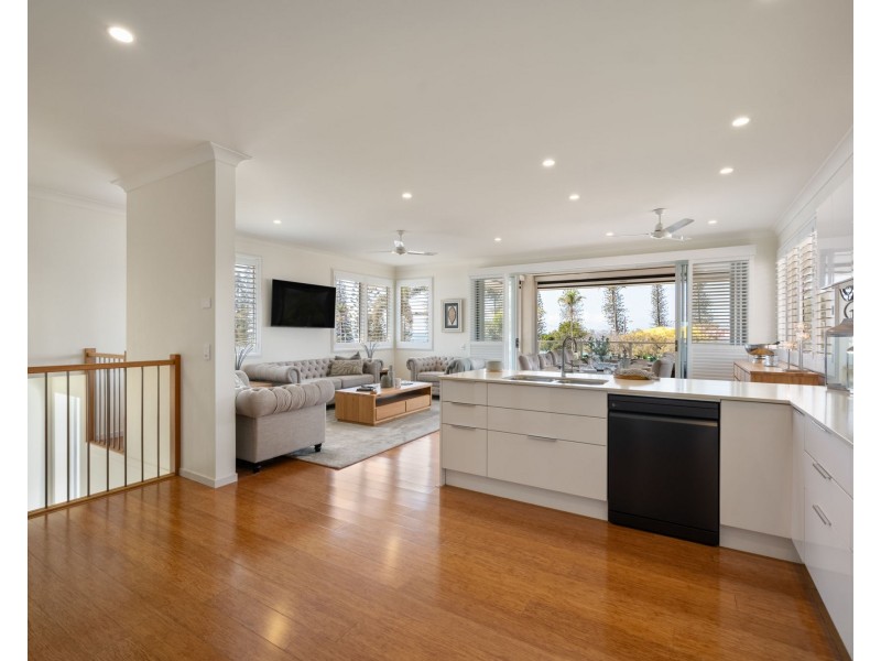 3 Marine Parade, Redcliffe QLD 4020