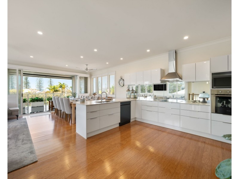 3 Marine Parade, Redcliffe QLD 4020