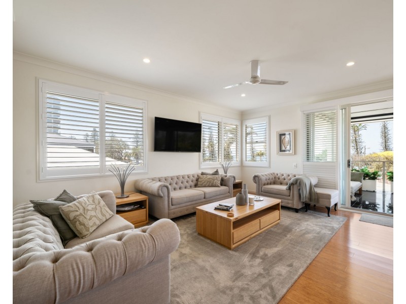 3 Marine Parade, Redcliffe QLD 4020