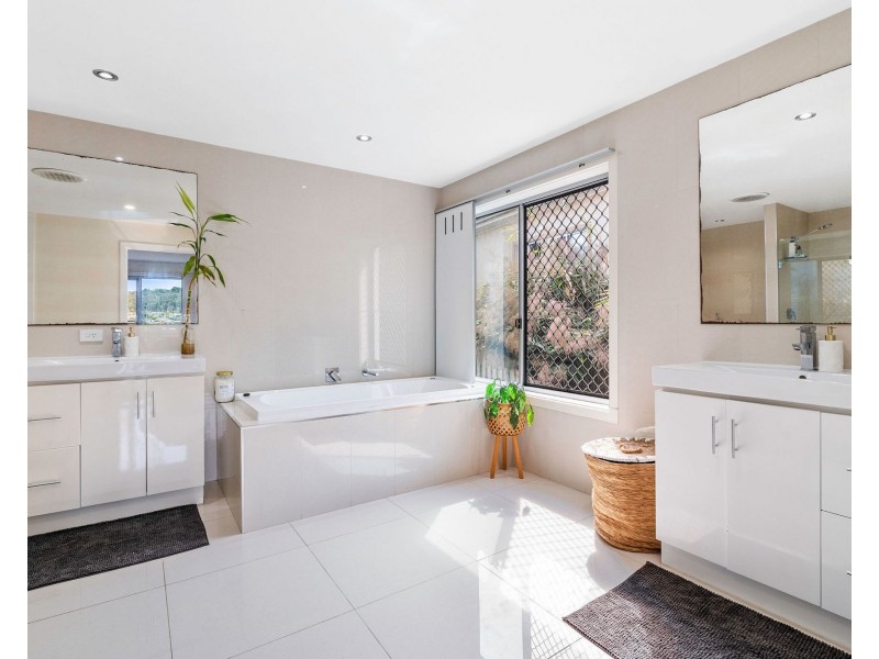 68 Diamantina Circuit, Pacific Pines QLD 4211