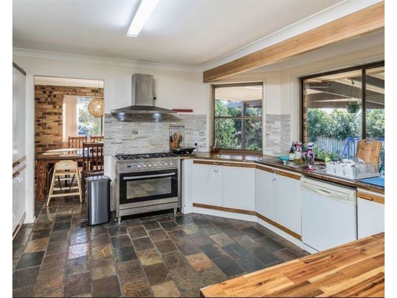 9 St Denis Court, Petrie QLD 4502