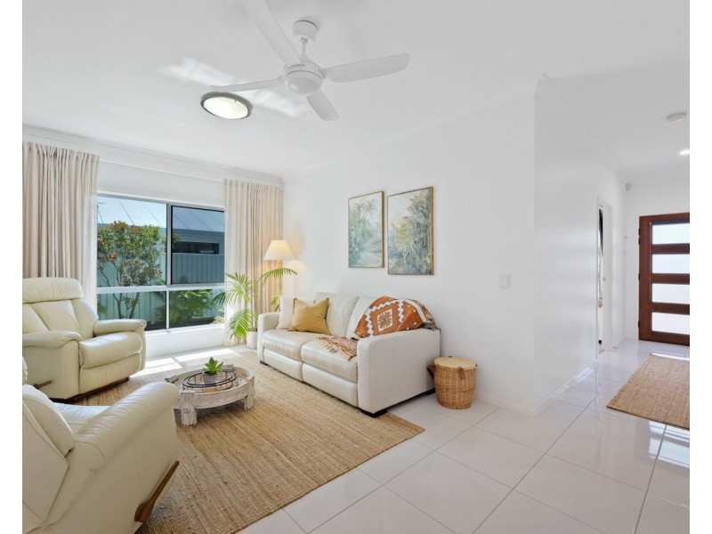 10 Sylvie Street, Pelican Waters QLD 4551