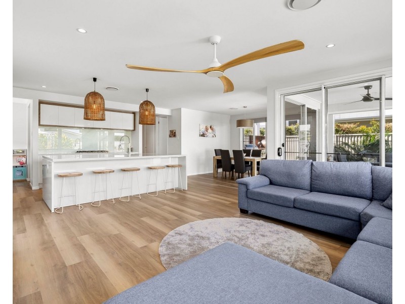 25 Warrego Drive, Pelican Waters QLD 4551