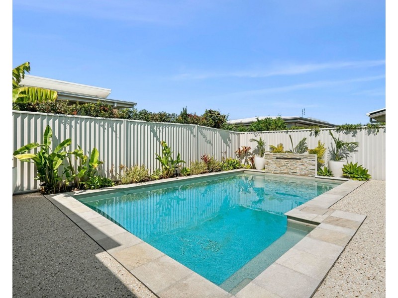 25 Warrego Drive, Pelican Waters QLD 4551