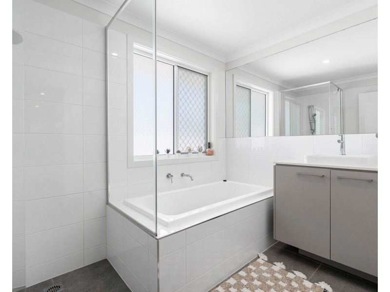 19 Ruchi Place, Wynnum West QLD 4178