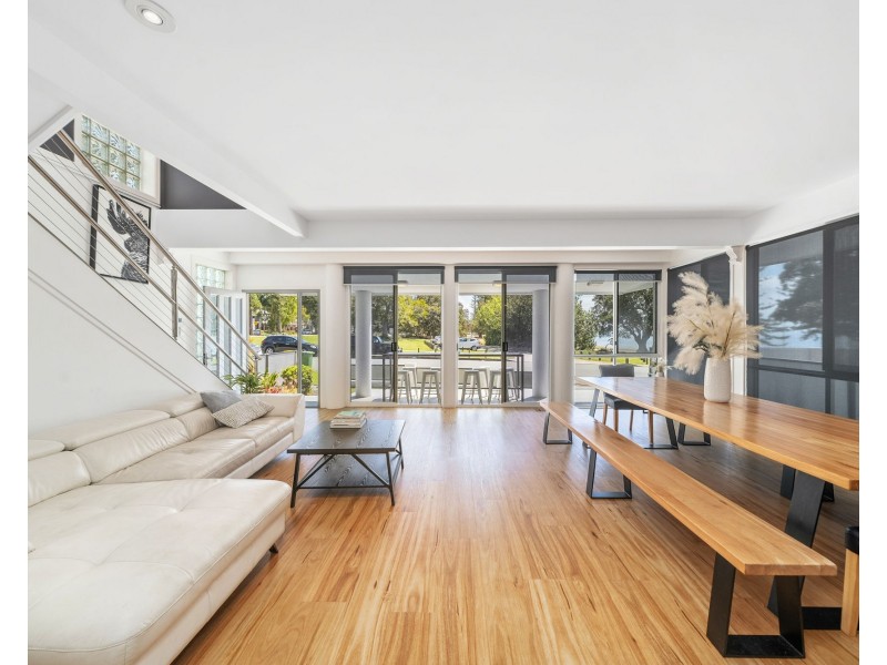 21 Kennedy Esplanade, Scarborough QLD 4020