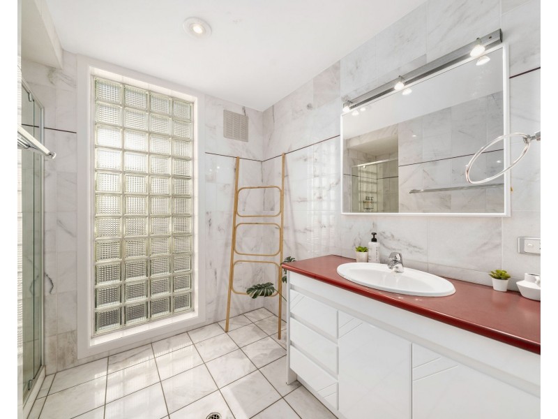 21 Kennedy Esplanade, Scarborough QLD 4020