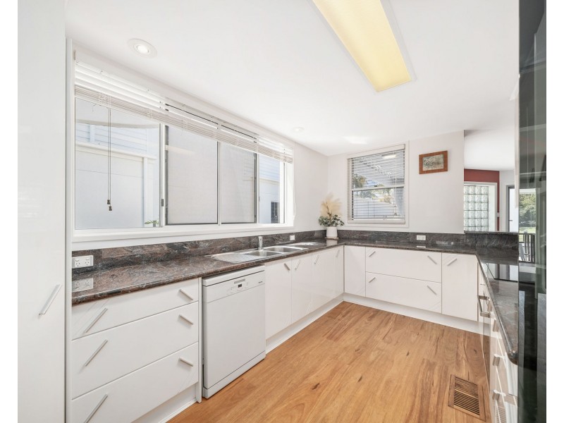 21 Kennedy Esplanade, Scarborough QLD 4020