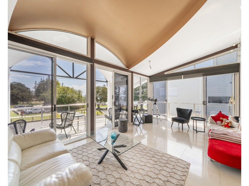 21 Kennedy Esplanade, Scarborough QLD 4020