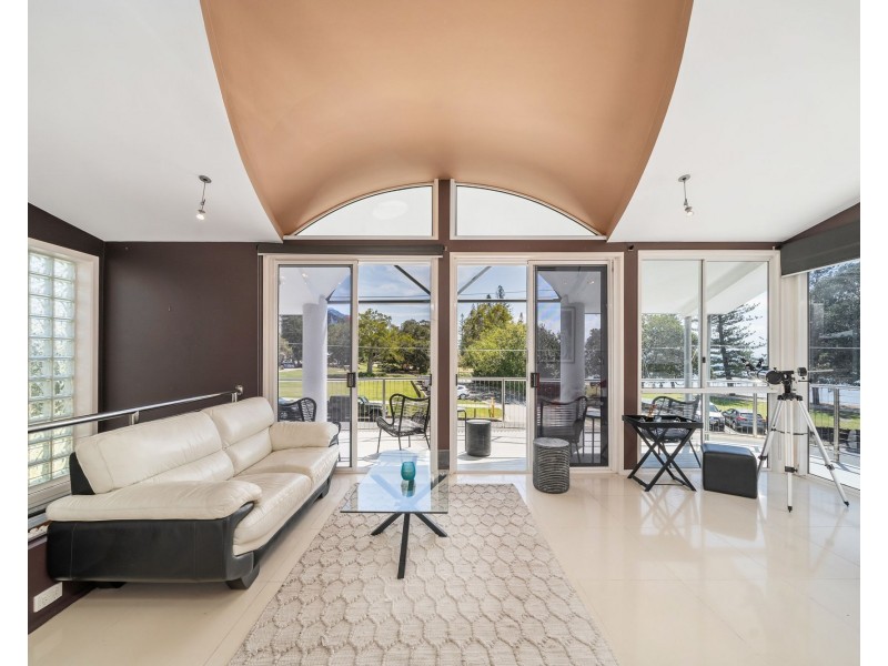 21 Kennedy Esplanade, Scarborough QLD 4020