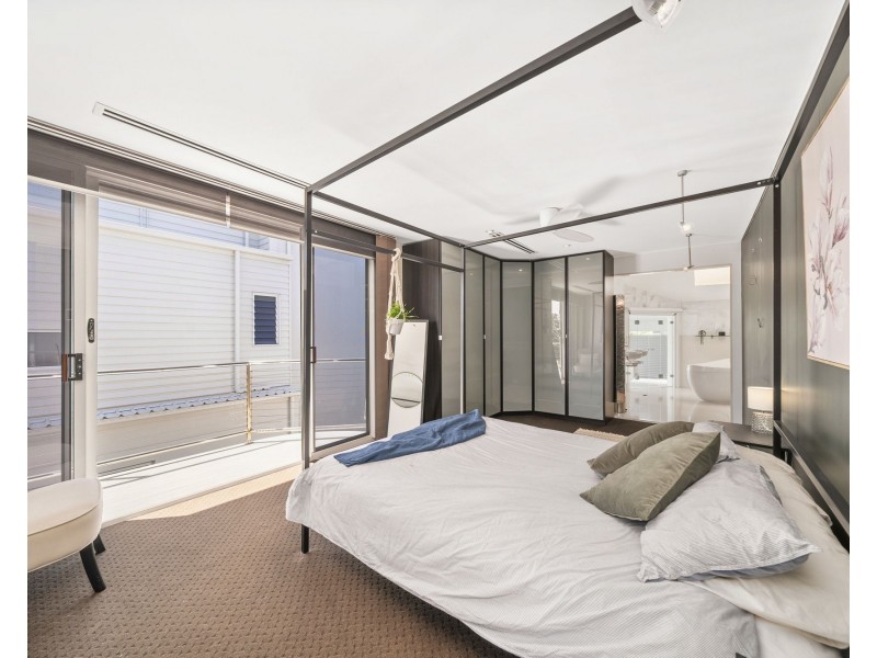 21 Kennedy Esplanade, Scarborough QLD 4020