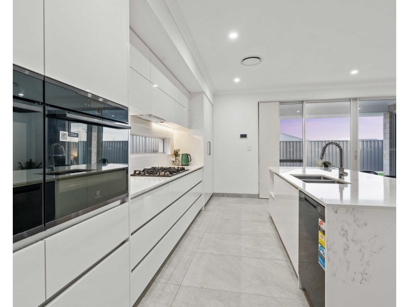 6 Jumilla Way, Caversham WA 6055