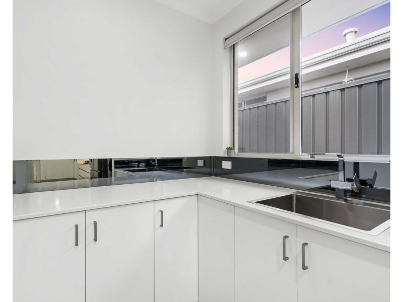 6 Jumilla Way, Caversham WA 6055