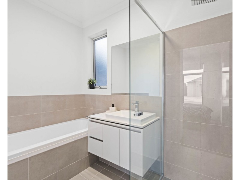 6 Jumilla Way, Caversham WA 6055