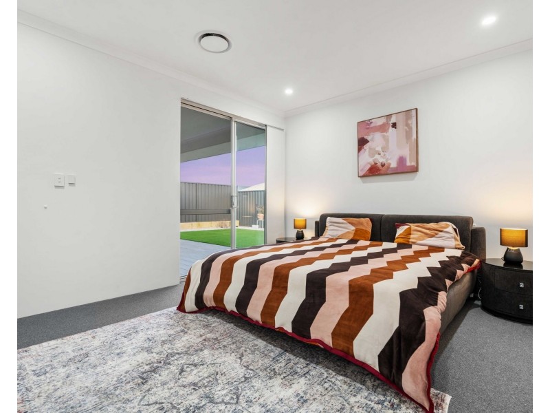 6 Jumilla Way, Caversham WA 6055