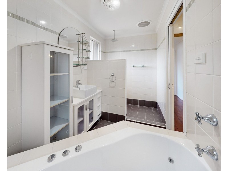 8 Lassetter Place, Ruse NSW 2560