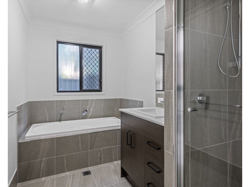 2/169 Hudson Road, Wooloowin QLD 4030