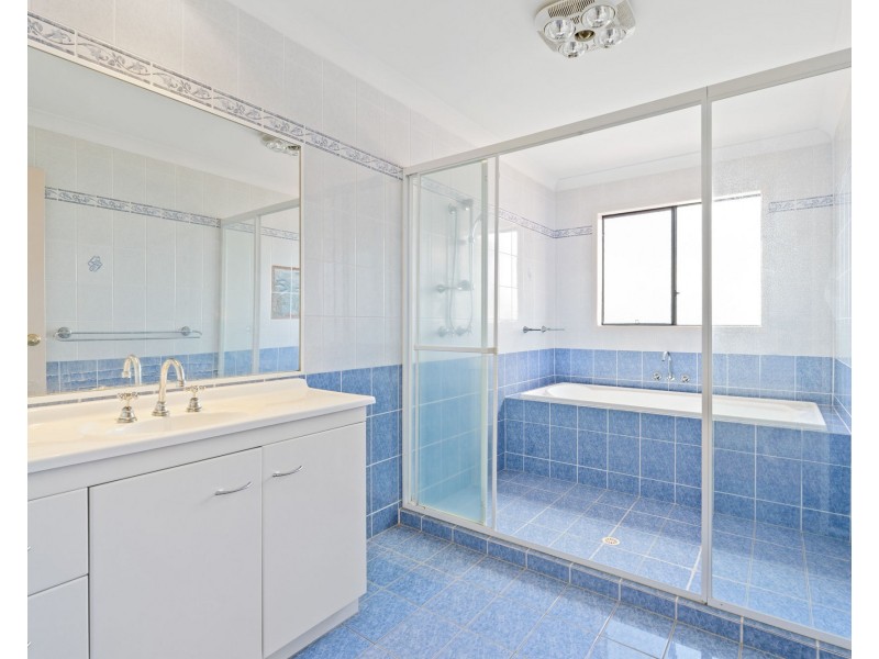 30 The Peninsula, Helensvale QLD 4212