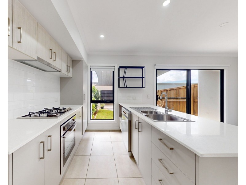 34 Blatchford St, Strathpine QLD 4500