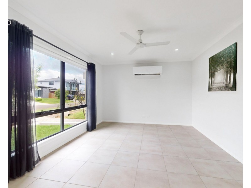 34 Blatchford St, Strathpine QLD 4500
