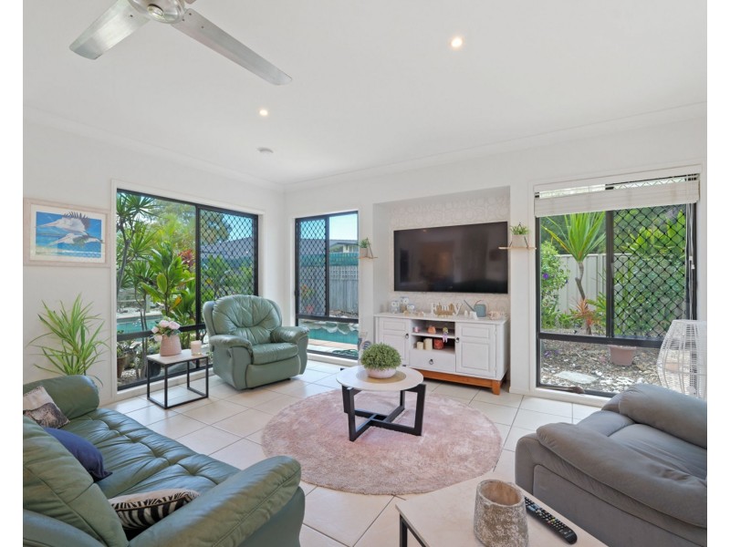 13 Campbellville Circuit, Pelican Waters QLD 4551