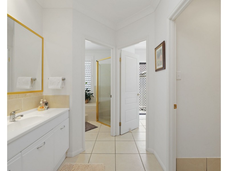 13 Campbellville Circuit, Pelican Waters QLD 4551