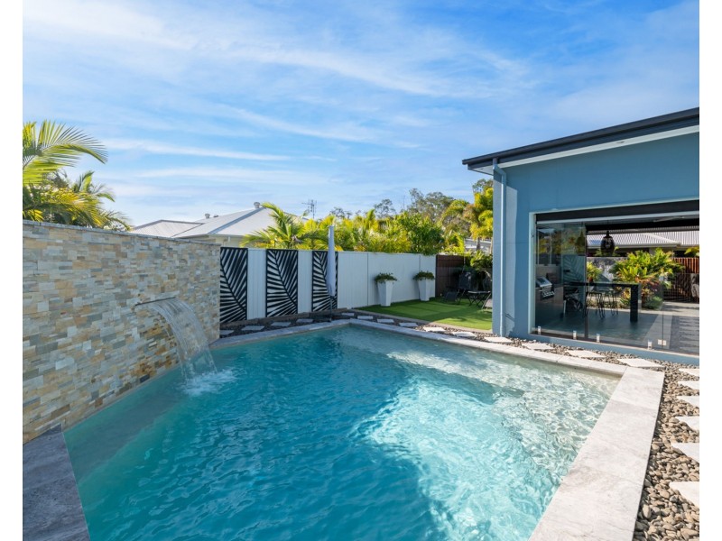 4 Bond Street, Pelican Waters QLD 4551