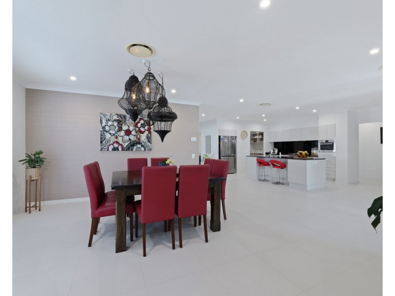 4 Bond Street, Pelican Waters QLD 4551