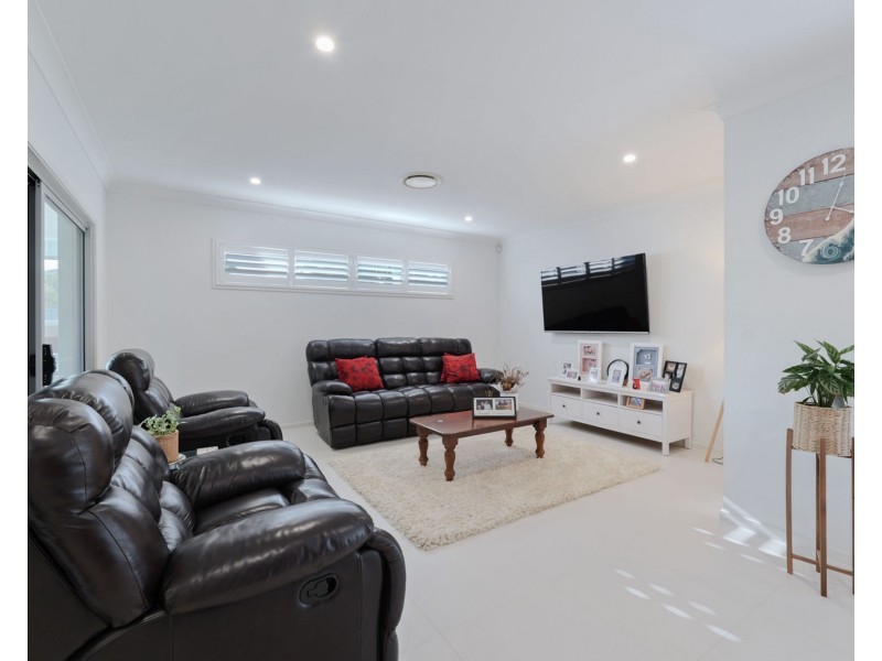 4 Bond Street, Pelican Waters QLD 4551