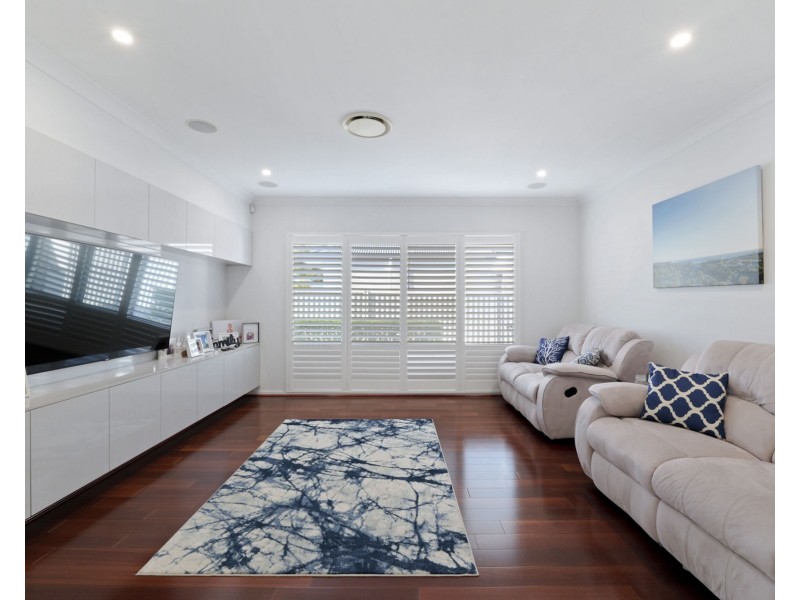 4 Bond Street, Pelican Waters QLD 4551