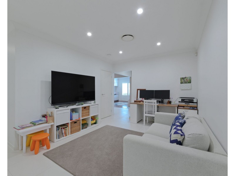 4 Bond Street, Pelican Waters QLD 4551