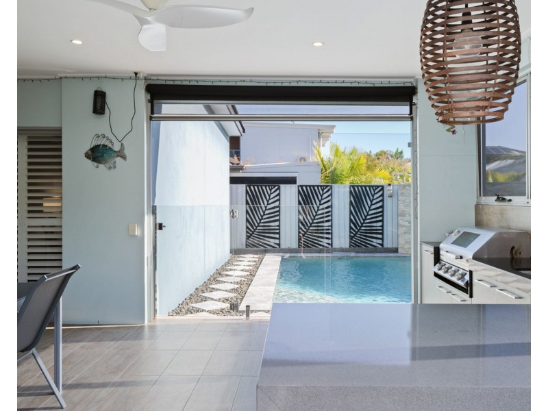 4 Bond Street, Pelican Waters QLD 4551