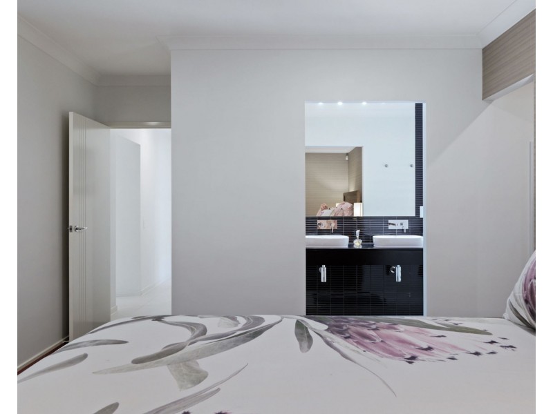 4 Bond Street, Pelican Waters QLD 4551