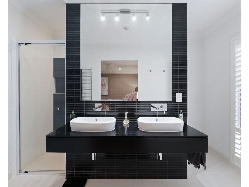 4 Bond Street, Pelican Waters QLD 4551