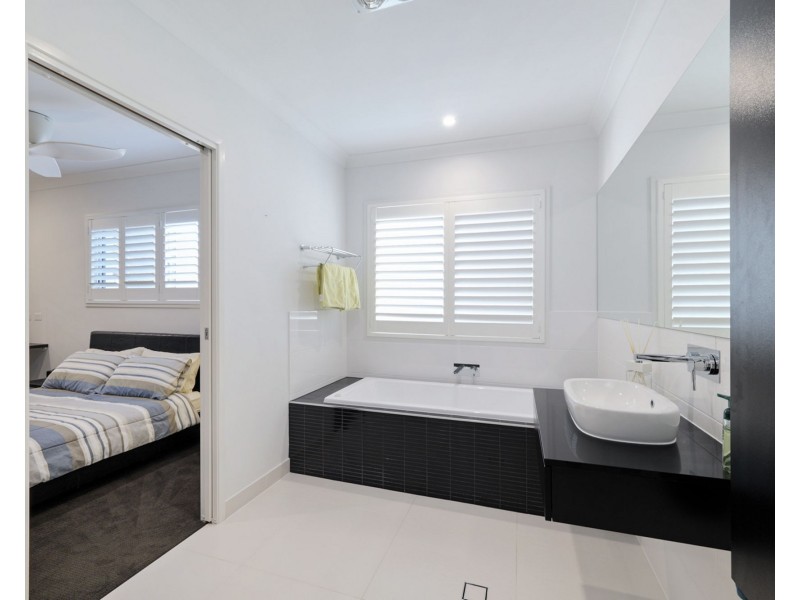 4 Bond Street, Pelican Waters QLD 4551