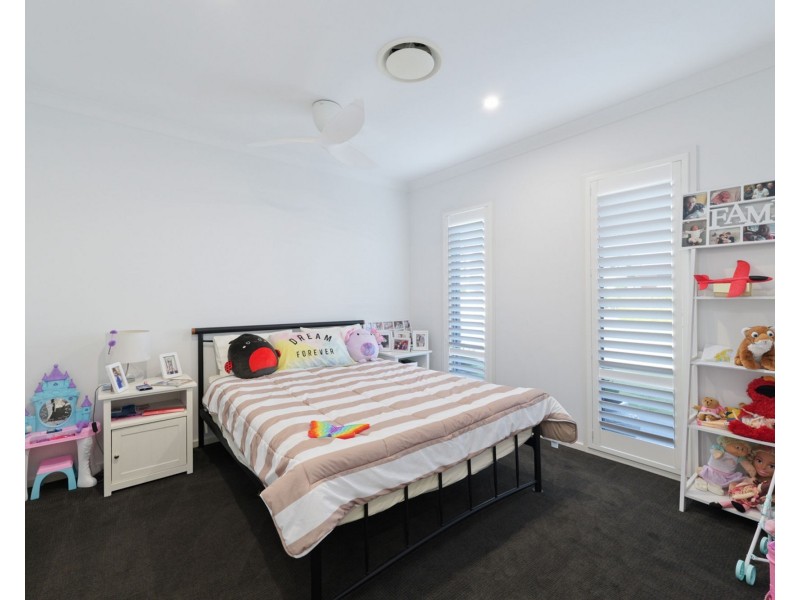 4 Bond Street, Pelican Waters QLD 4551