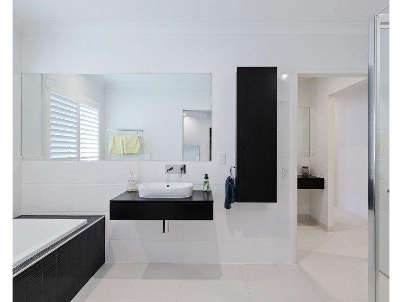 4 Bond Street, Pelican Waters QLD 4551