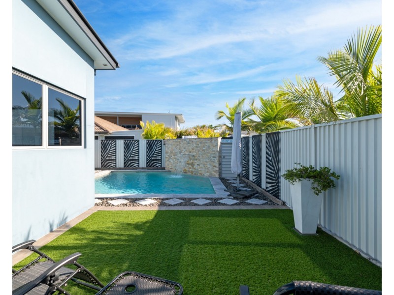 4 Bond Street, Pelican Waters QLD 4551