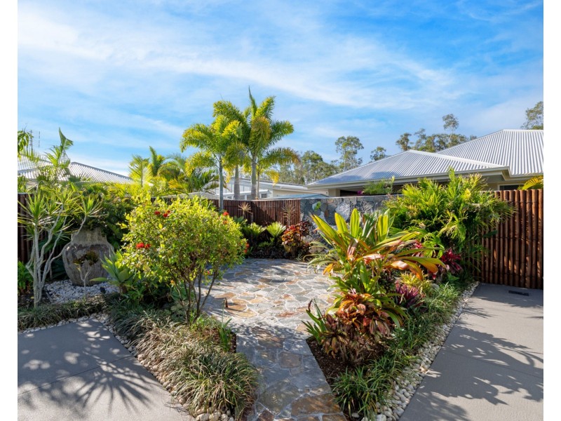 4 Bond Street, Pelican Waters QLD 4551