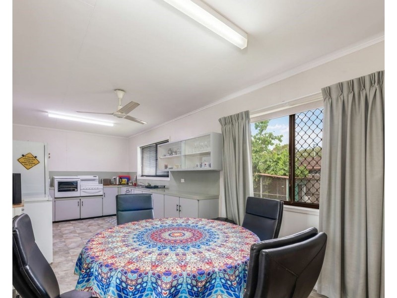 11 Phillips Street, Bundaberg North QLD 4670