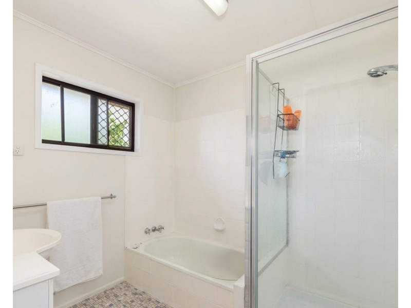 11 Phillips Street, Bundaberg North QLD 4670