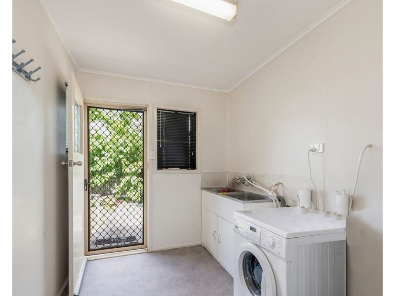 11 Phillips Street, Bundaberg North QLD 4670