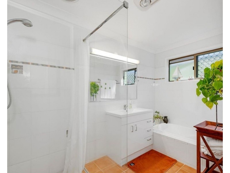 1 Keenan Street, Avenell Heights QLD 4670